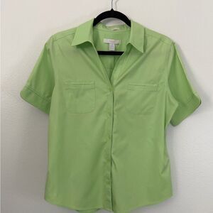 Chico’s Blouse No Iron Green Short Sleeve Size 1 (Med 8) Pockets